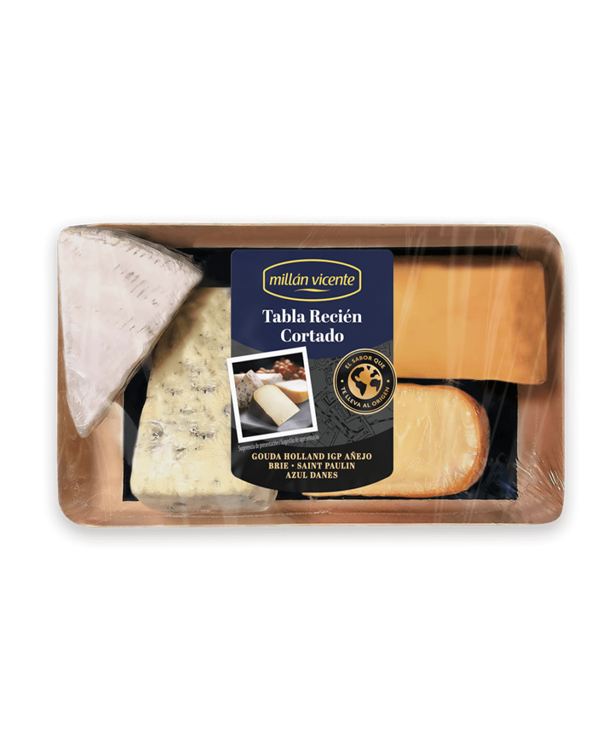 Tabla de queso Recién Cortado. Llena de frescura y formada por Gouda holandés IGP añejo, Brie, Saint Paulin y Azul danés.